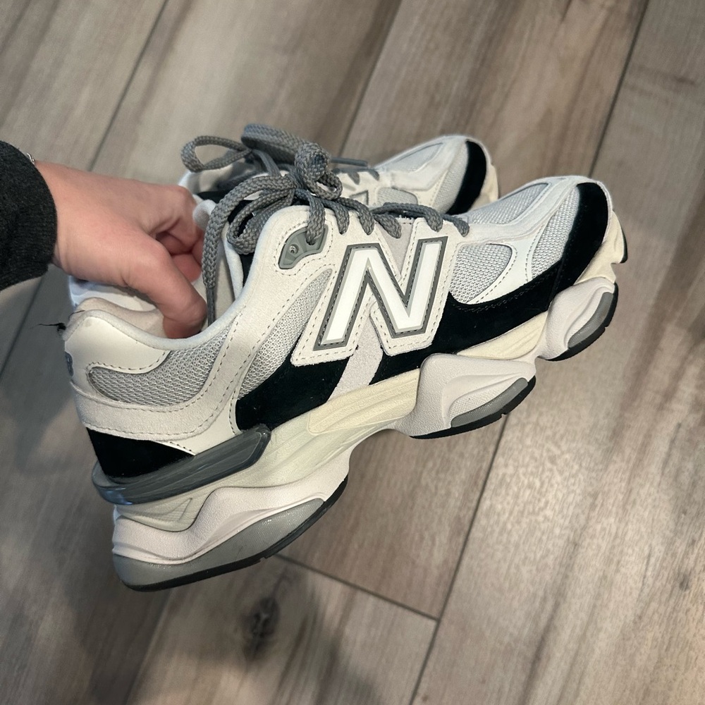 New Balance 9060 women’s 9.5